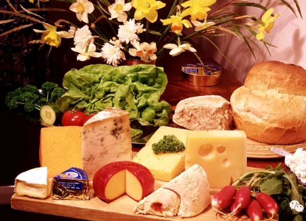 美团点评慌了，微信小程序开放绿色通道赋能餐饮！